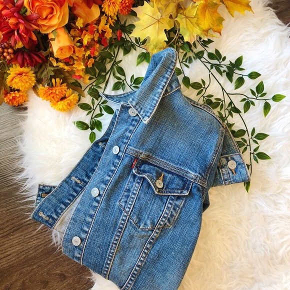 Levi's Jackets & Blazers - LEVI LIGHT WASH DENIM JACKET